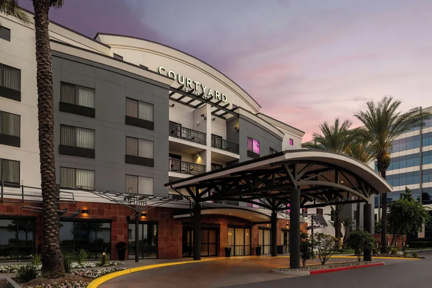 Courtyard by Marriott Los Angeles Burbank Airport - Image 1