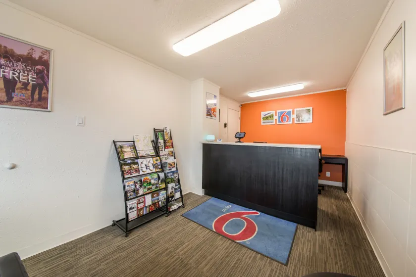 Motel 6 Cranbrook - Image 1