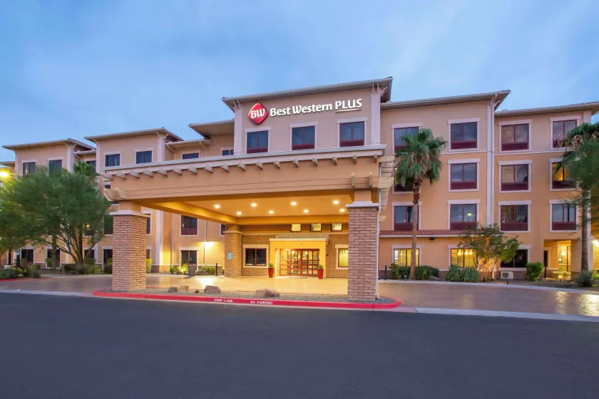 Best Western Plus Chandler Hotel & Suites - Image 1