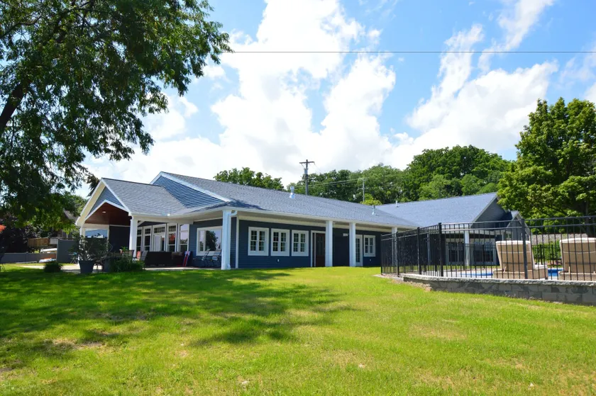 Waters Edge B&B Resort - Image 1