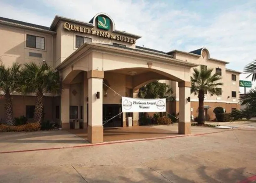 Quality Inn & Suites Near University - Image 1