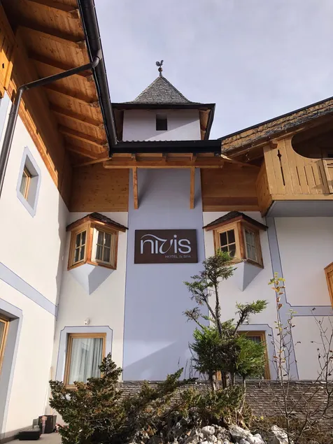 Nivis Hotel  - Image 1