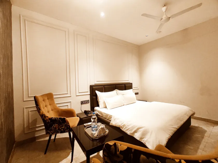 HOTEL MONDAY - Comfortable & Safe Stays - Image 1