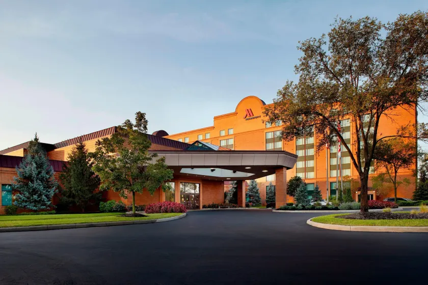 Marriott Cincinnati North - Image 1