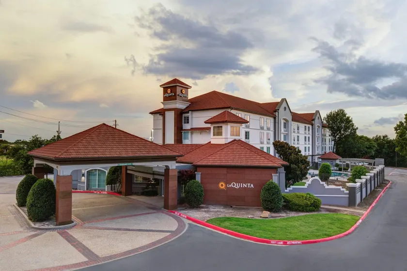 La Quinta by Wyndham Sherman - Image 1
