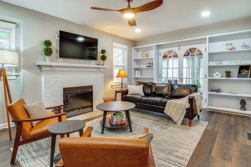 Walk to Downtown Frankfort: Patio, Firepit & More! - Image 1