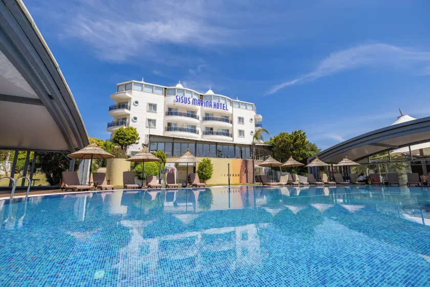 Sisus Marina Hotel - Image 1