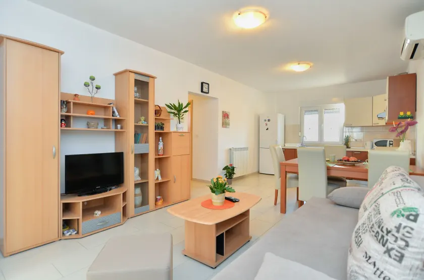 Apartment 1100 - Image 1