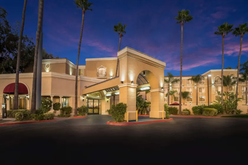 Best Western Escondido Hotel - Image 1