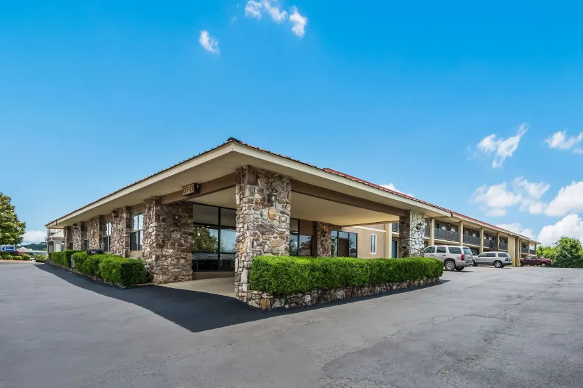 Quality Inn & Suites Hot Springs-Lake Hamilton - Image 1
