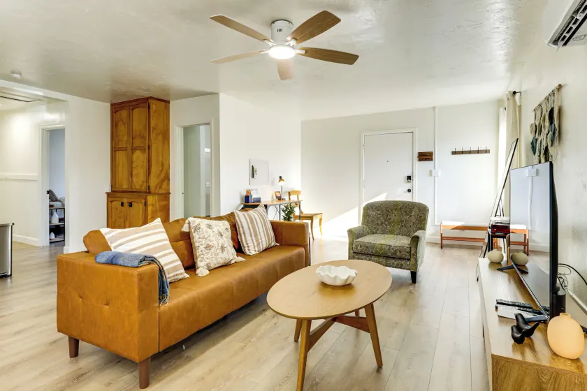 Clear Lake Living! Pet-friendly Gem w/ Fenced Yard - Image 1