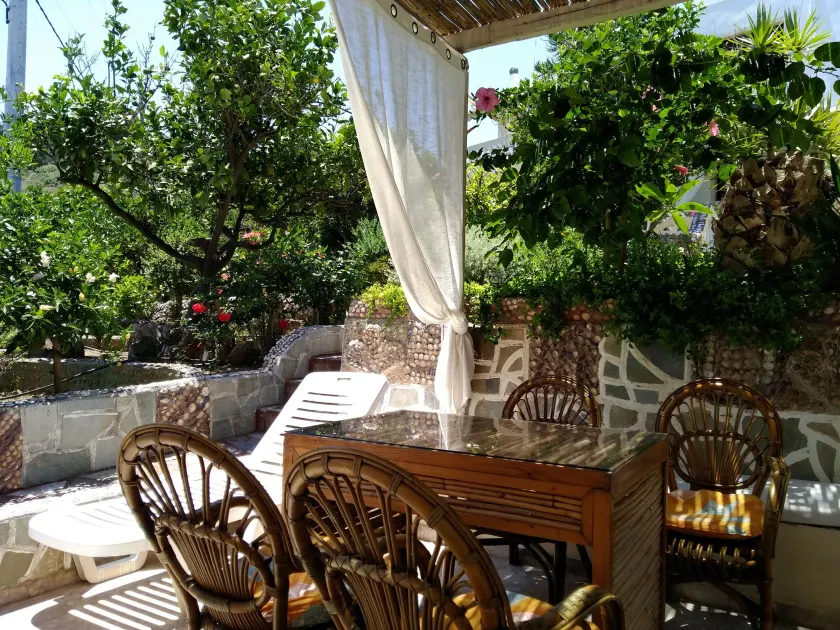 Spaceful Apartment With Veranda 'n Garden - Image 1