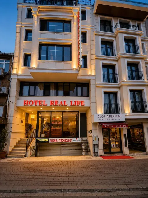 Hotel Real Life - Image 1