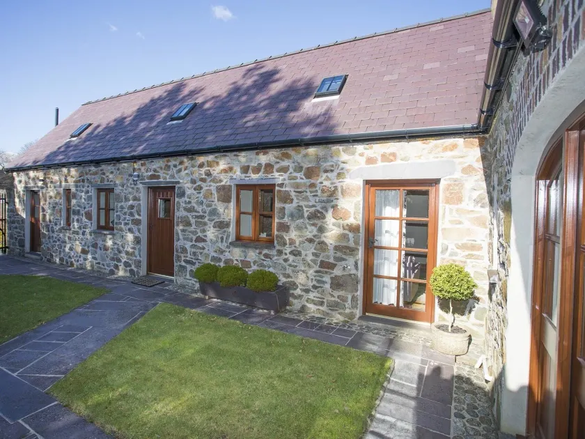 Hen Stabl Llandwrog - Image 1