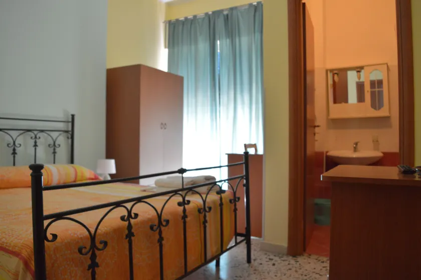 B&B Scalea Rooms - Image 1