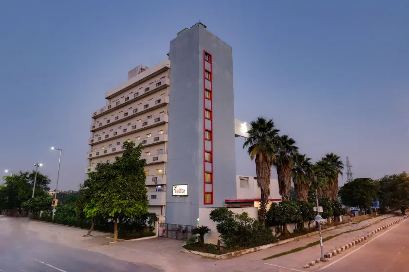 Red Fox by Lemon Tree Hotels, East Delhi - Image 1