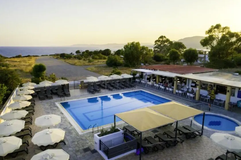 Amphitriti Hotel - Image 1
