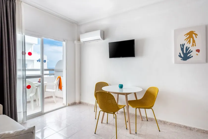 Aparthotel Lux Mar - Image 1