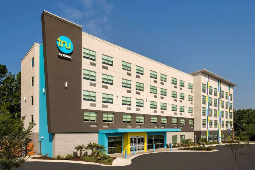 Tru by Hilton Charleston Ashley Phosphate - Image 1
