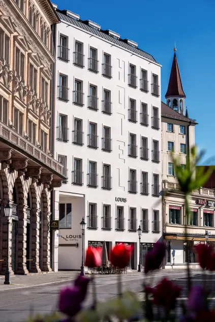 Louis Hotel - Image 1