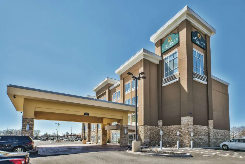 La Quinta by Wyndham Niagara Falls - Image 1