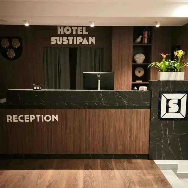 Hotel Sustipan - Lobby
