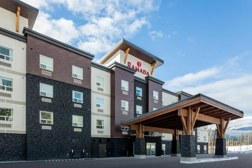 Ramada by Wyndham Revelstoke - Image 1