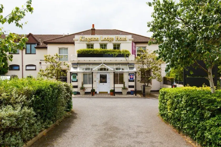 Kingston Lodge Hotel - Image 1