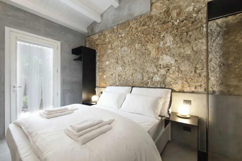 ISONZO SUITES - Image 1