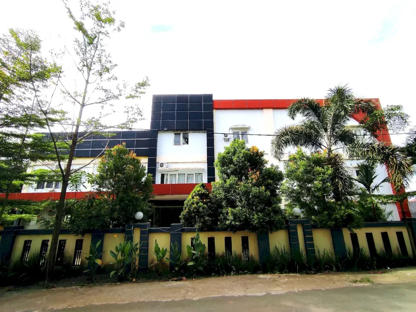 Hotel O Wisma Syariah Lahundape - Image 1