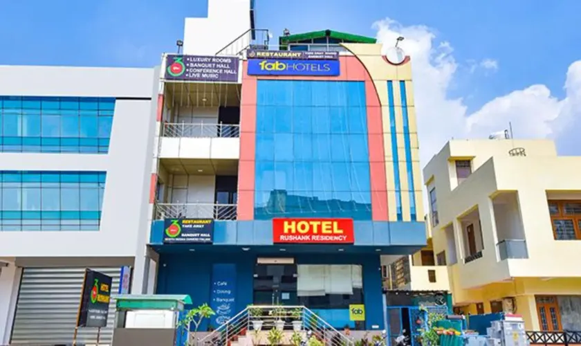 Fabhotel Rushank Residency - Image 1
