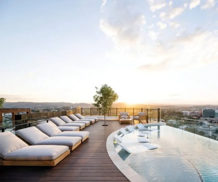 FV 1BR APT with Rooftop Pool - Image 1