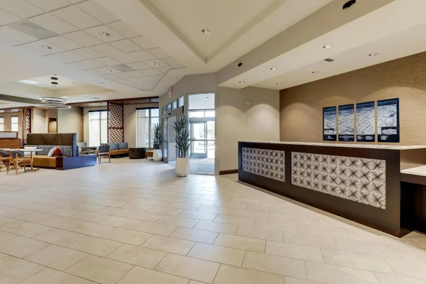 Drury Plaza Hotel Mobile - Lobby
