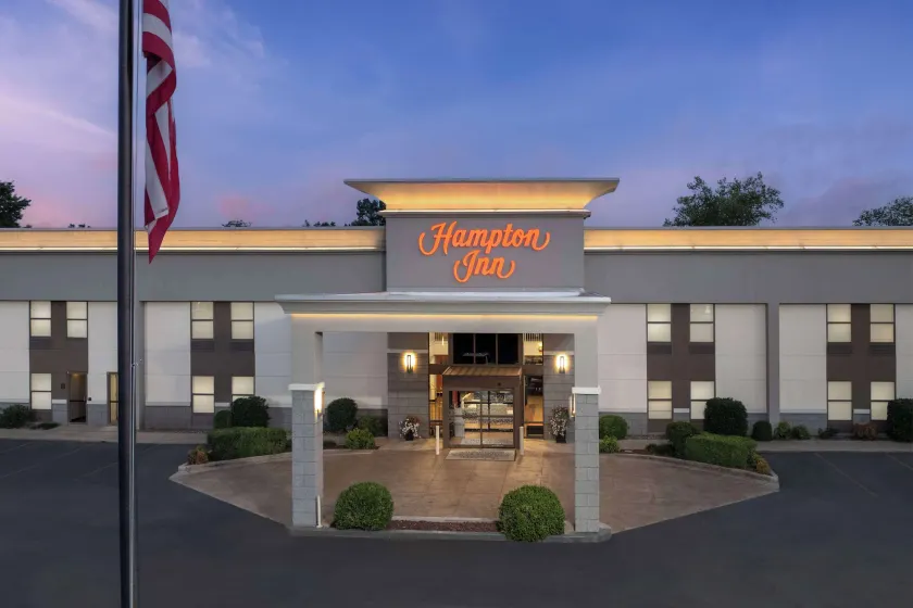 Hampton Inn Russellville - Image 1