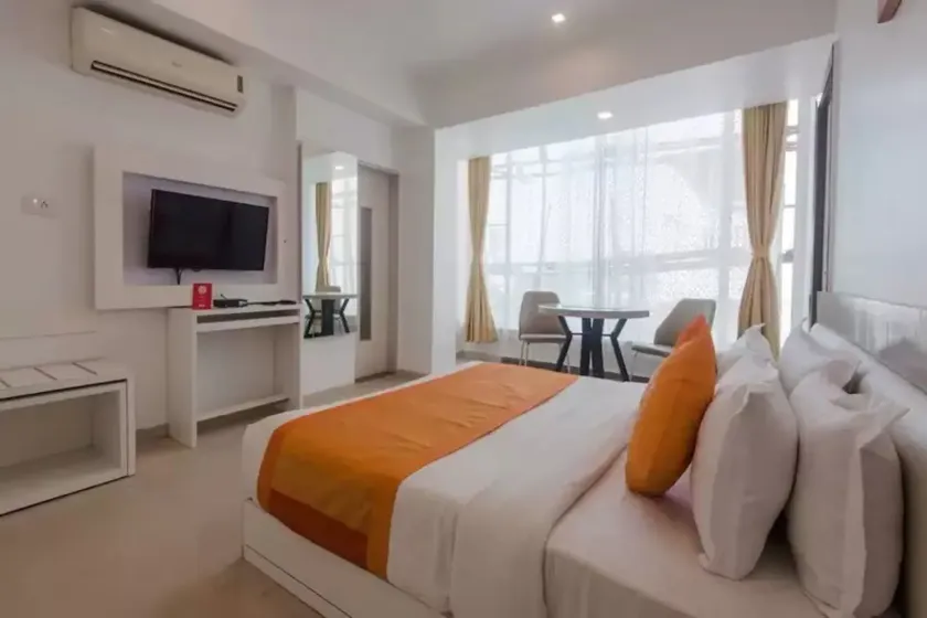 Hotel Aura - Image 1