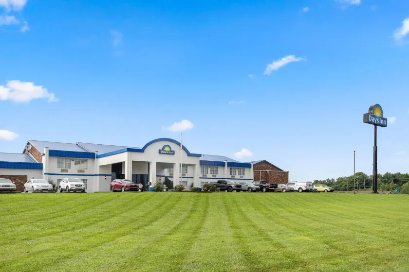 Days Inn by Wyndham Madisonville - Image 1