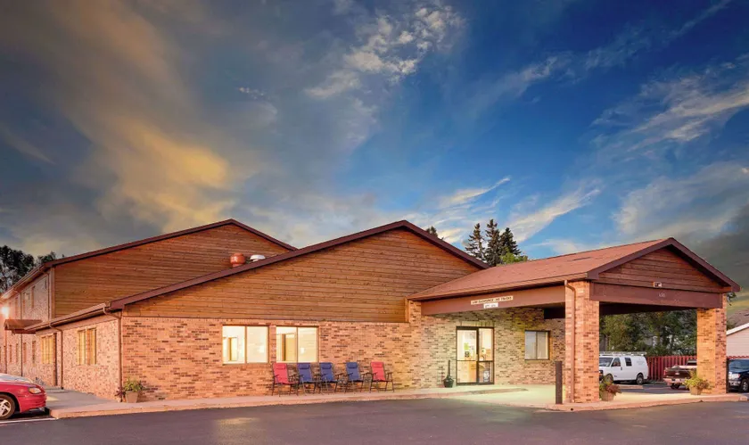 Super 8 by Wyndham Ashland - Image 1