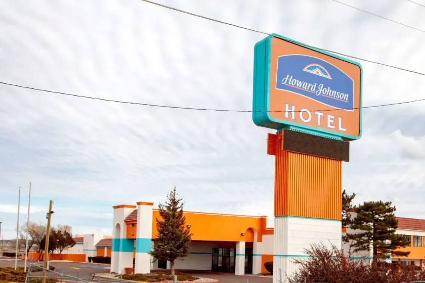 Howard Johnson by Wyndham Gallup - Image 1