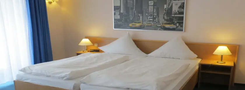 Filmhotel Lili Marleen Potsdam - Image 1