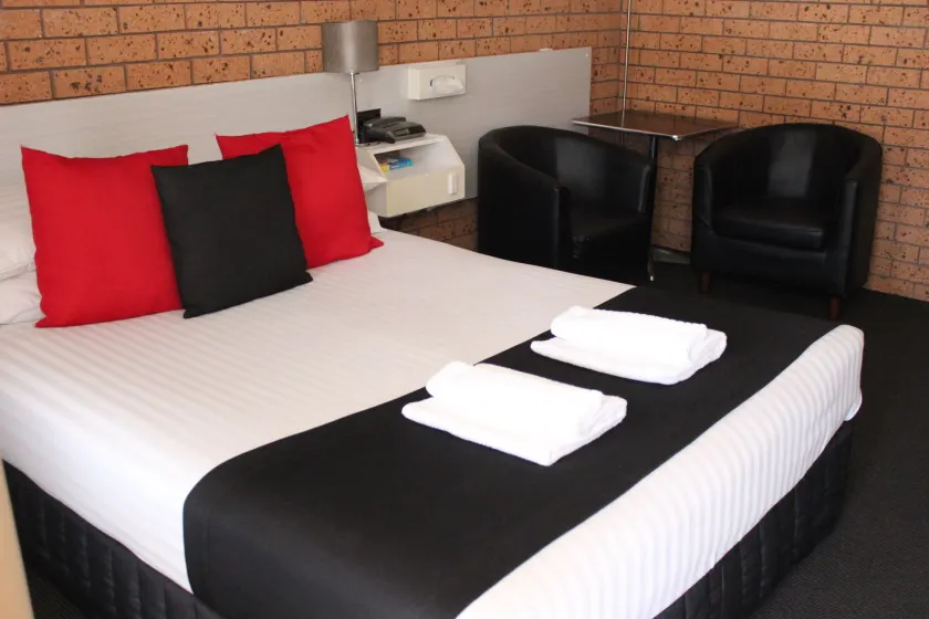 Golden Harvest Motor Inn Moree - Image 1