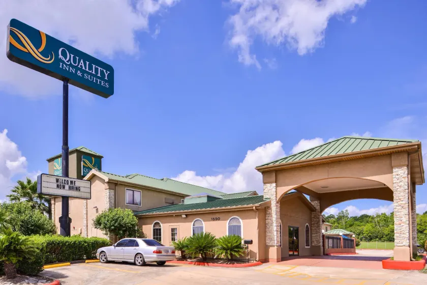 Quality Inn & Suites Beaumont - Image 1
