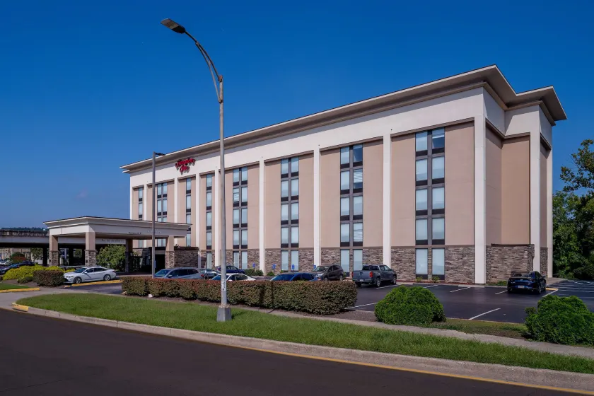 Hampton Inn Charleston-Downtown - Image 1