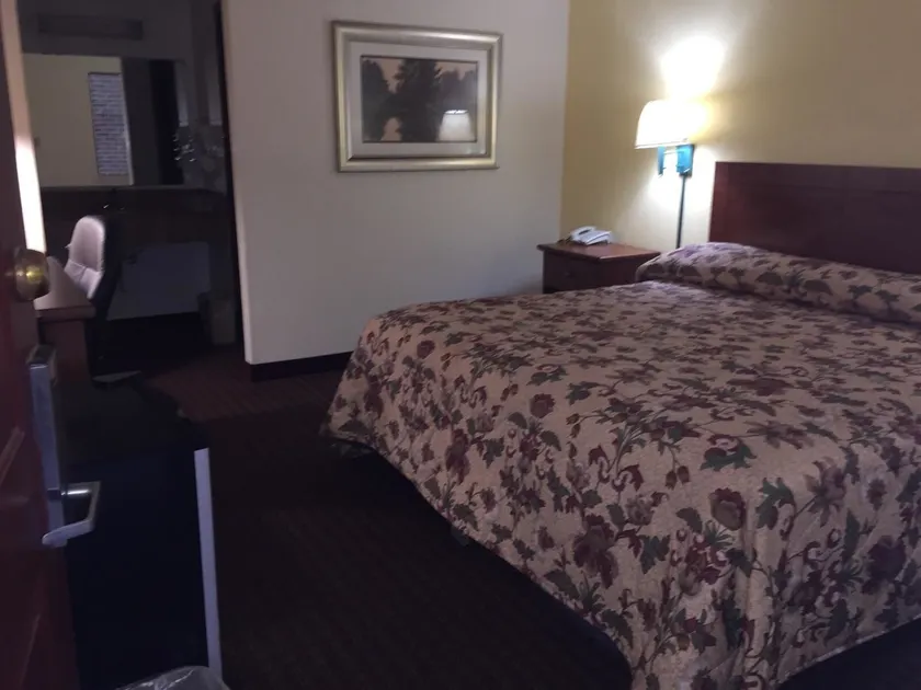 Executive Inn - Image 1