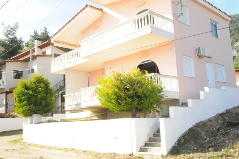 Santa Marina Apartments - Image 1