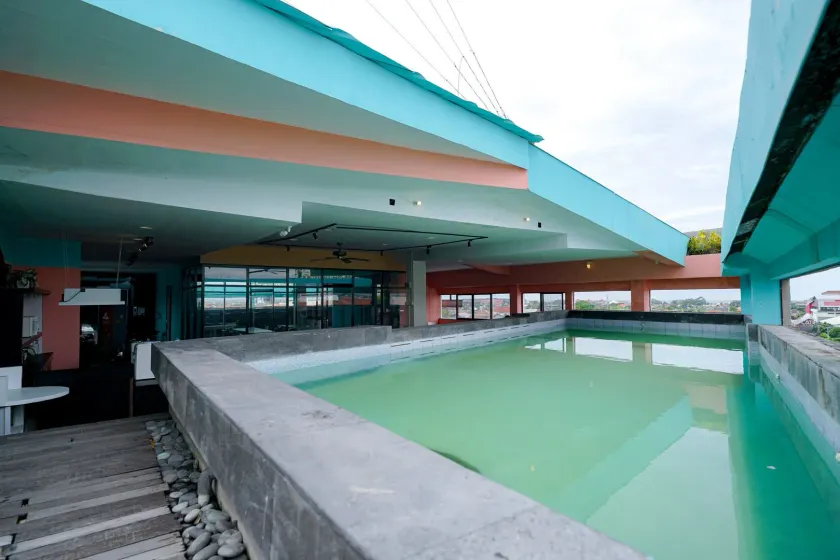 Sans Sunset Point Seminyak - Image 1