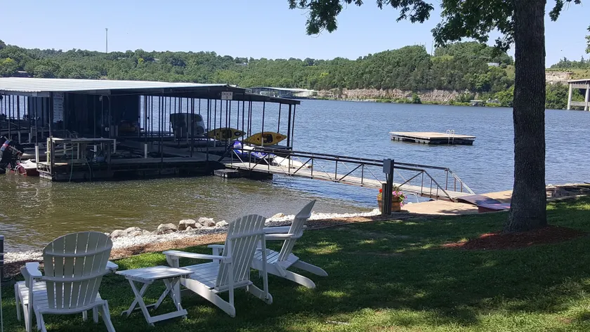 Lake Breeze Resort - Image 1