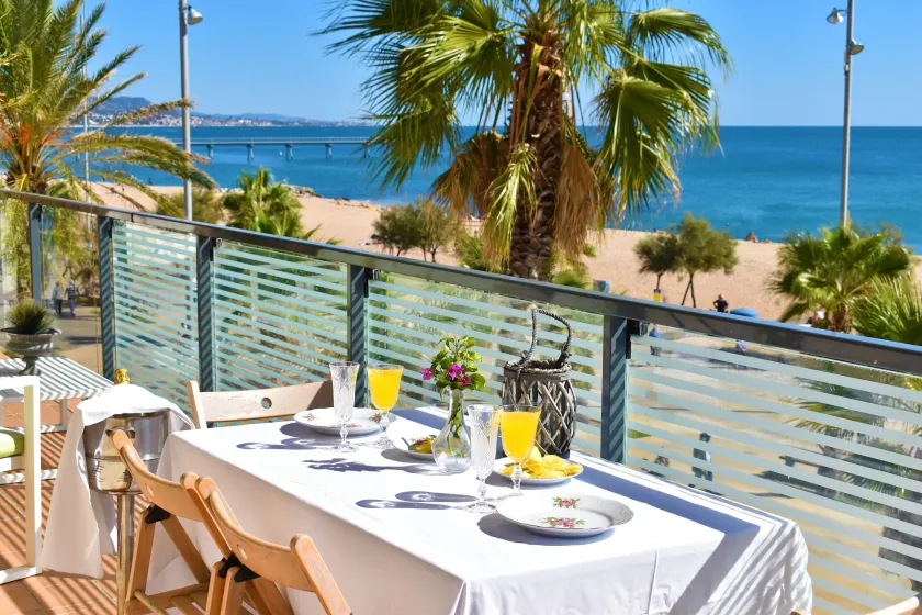 Barcelona Beachfront Apartment - Image 1