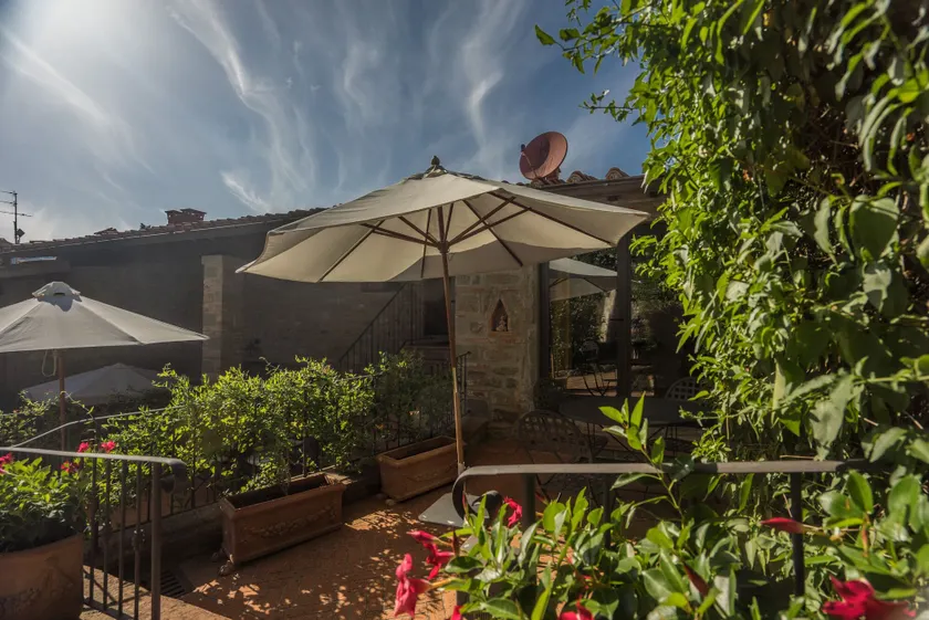 Holiday Home in Tuscany with Pool & BBQ - Image 1