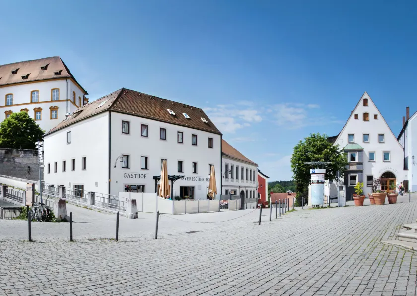 Hotelgasthof Bayerischer Hof - Image 1
