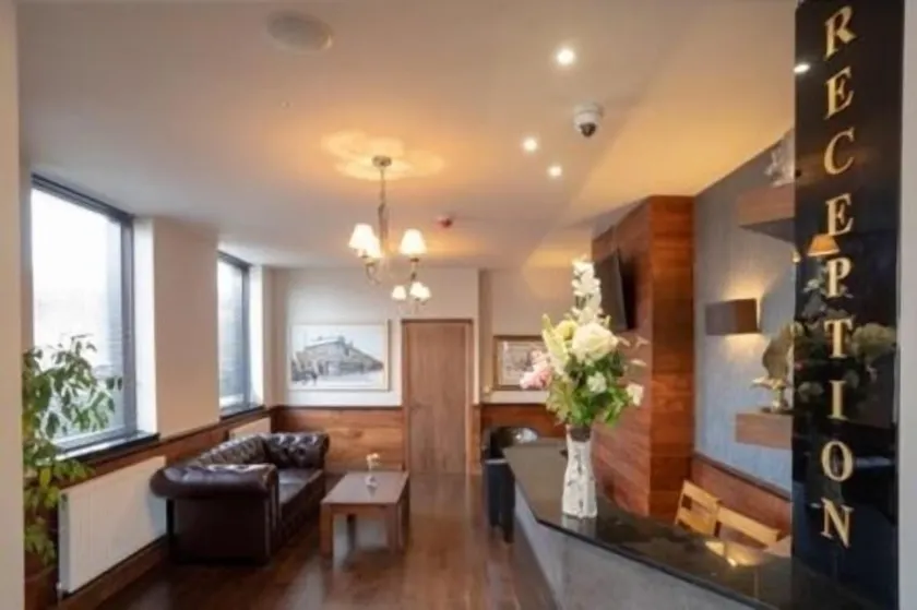 Eagle Hotel Luton Airport - Hall